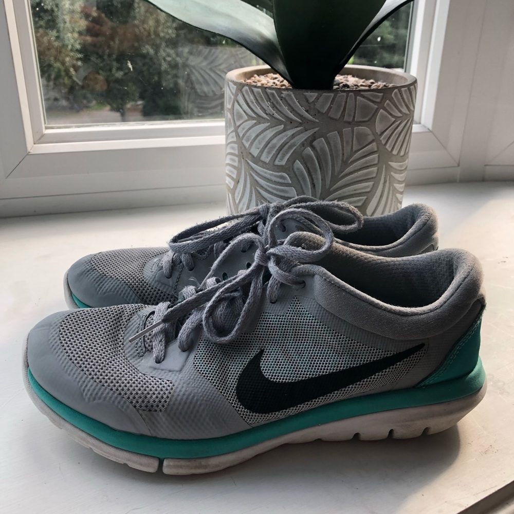 Ladies Nike’s Size 7